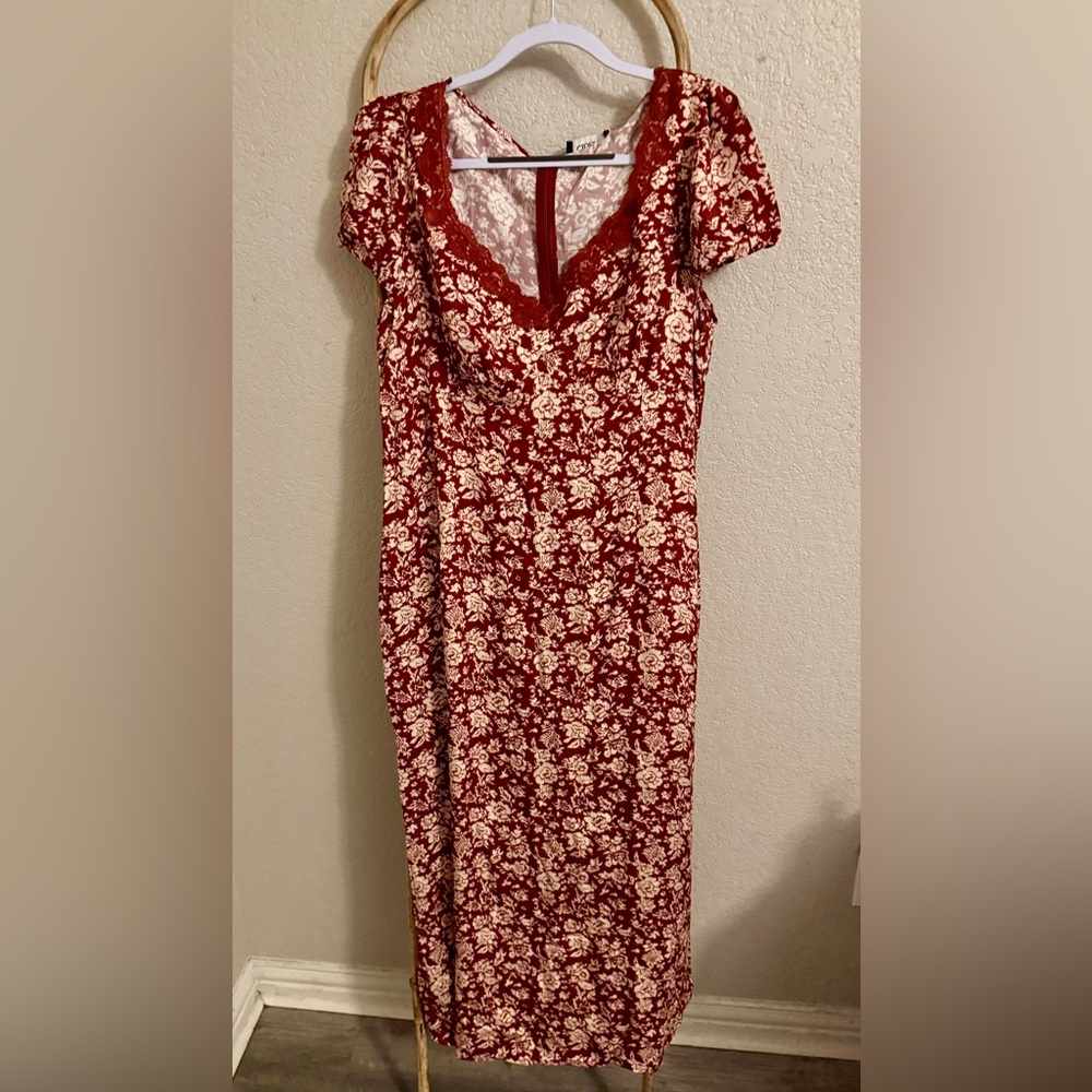 V-NECK FLORAL LACE MERMAID MAXI DRESS
